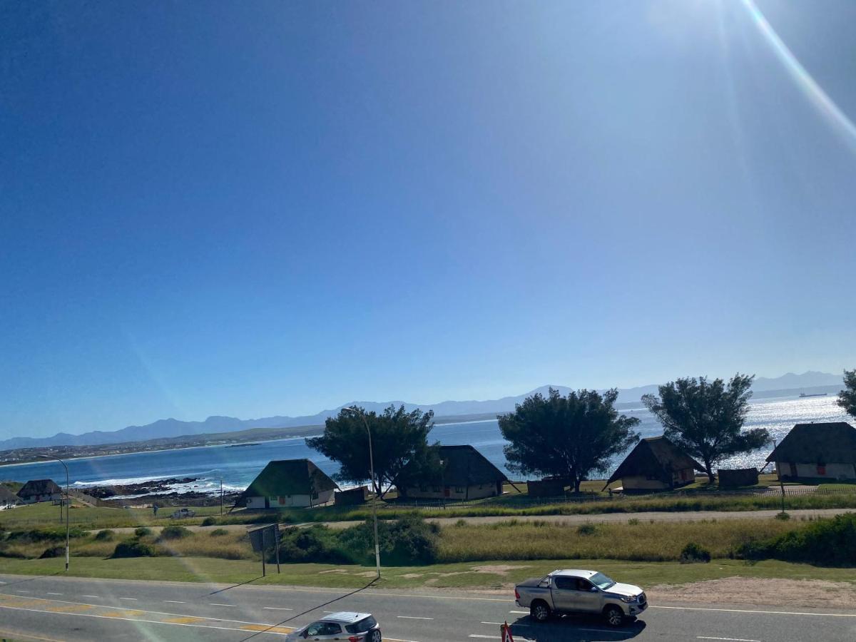 Luxury Nautica Suite 003 Mossel Bay Bagian luar foto